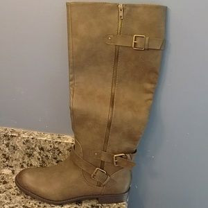 Brand new never worn boots